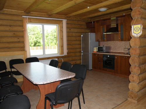 первый этаж в коттедже - кухня и холл первый этаж в коттедже - кухня и холл